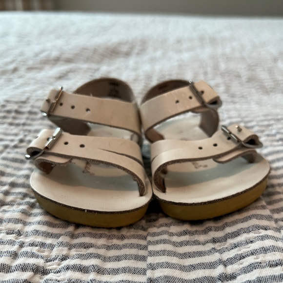Sun-San Sea-Wee sandals, white, size 1. Good condition with some minor wear. - Picture 3 of 4